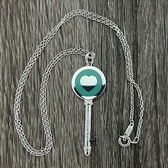 Blue enamel heart key necklace - Picture 5 of 10